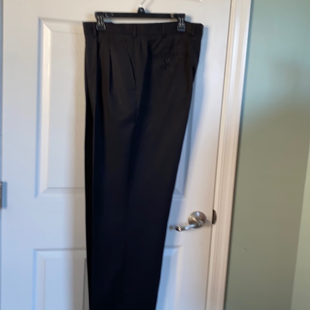 JoS A Bank Men dress pant. Size 42WX 34L.Color:black.